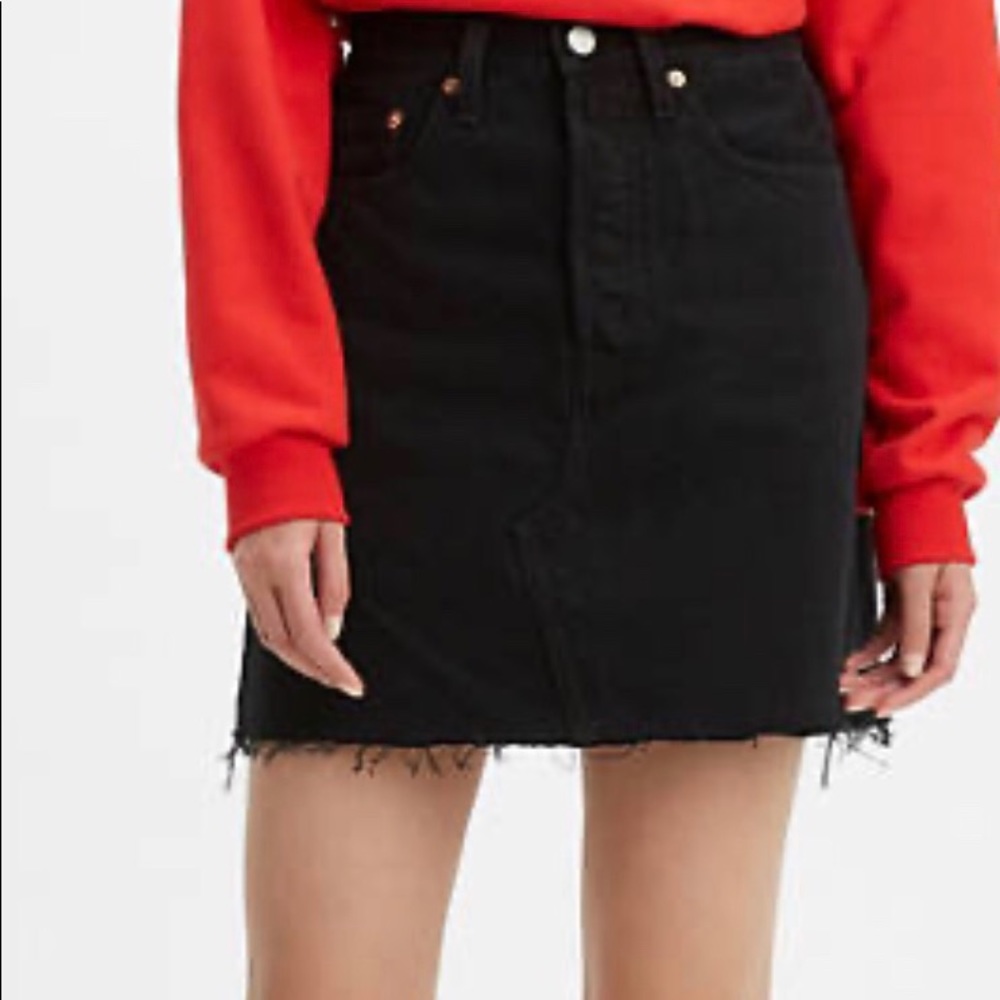 Levi’s Iconic black high waisted denim skirt
